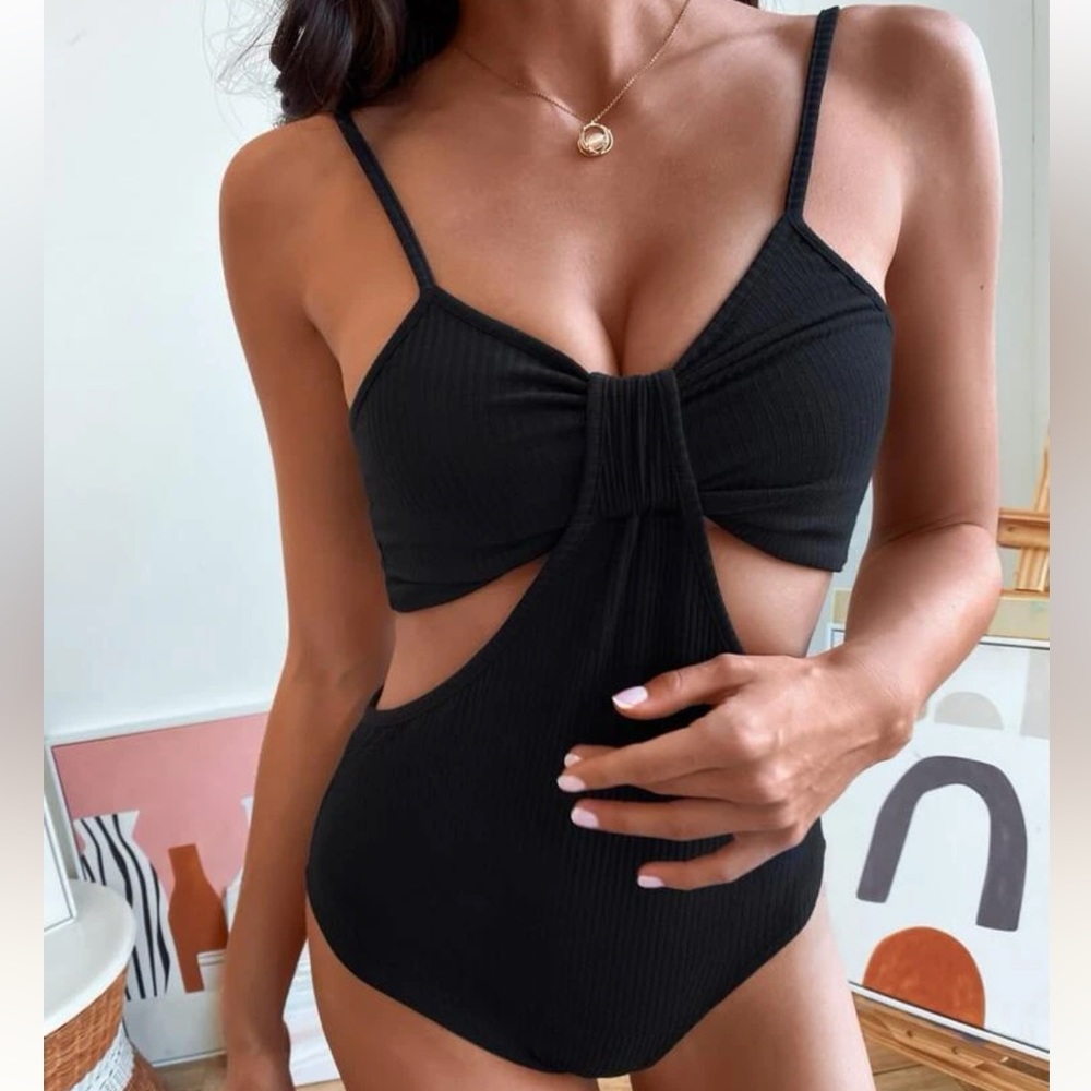 Ruched Cutout Black bodysuit